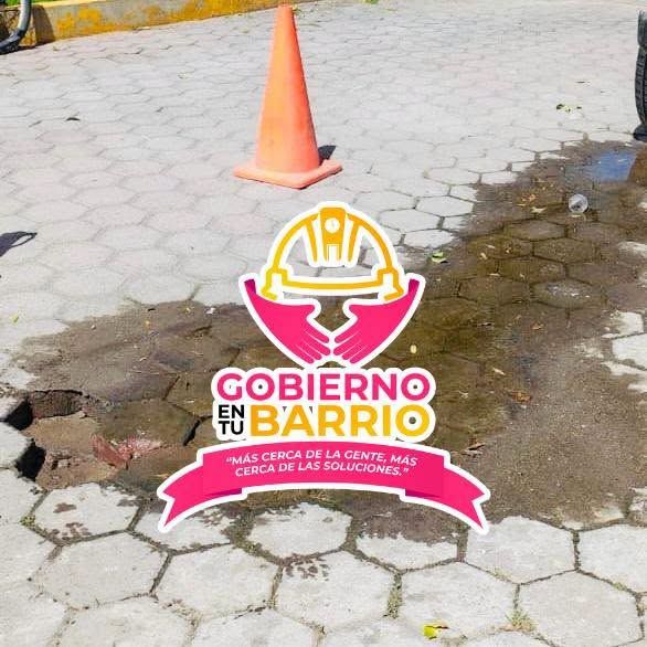 Atienden fuga de agua potable en el barrio de Culhuaca Poniente